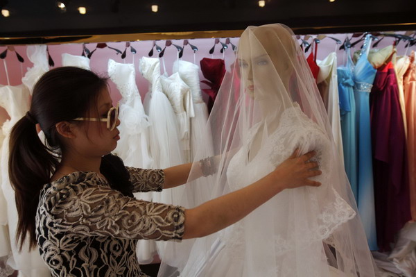 Copycat royal wedding gown a hit