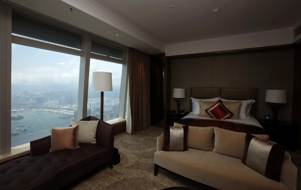 World's highest hotel opens in HK