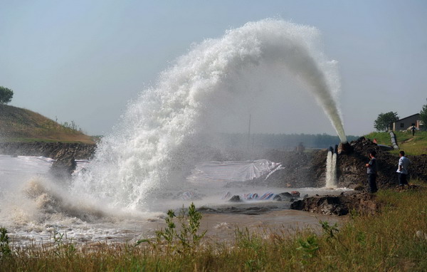 Yangtze water diverted to drought-stricken zone