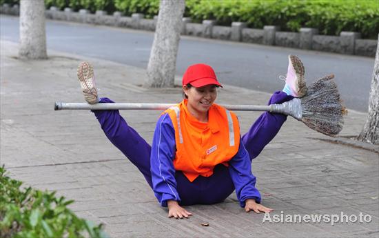 The flexible cleaner dubbed Auntie Broom