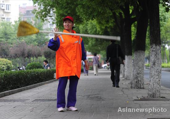 The flexible cleaner dubbed Auntie Broom