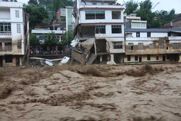 Downpours lead to floods in SW China