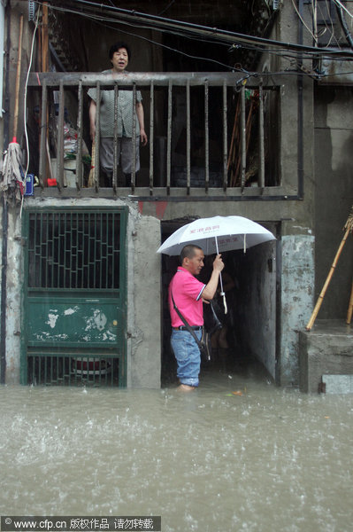 Wuhan wades through heavy rainstorm