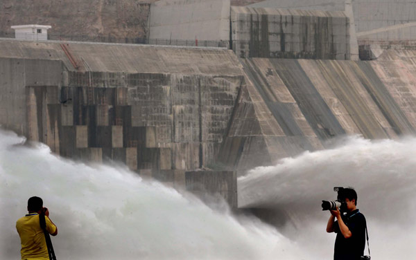 Flood discharge a dramatic scene at reservoir