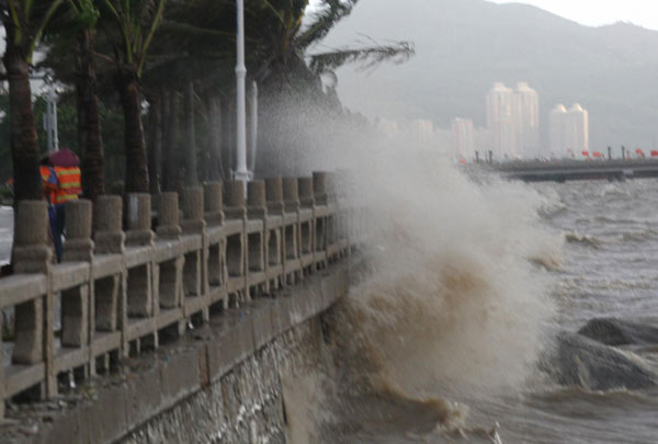 S China braces for Haima as waves hit