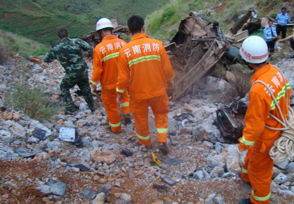 8 killed after bus tumbles into ditch in SW China