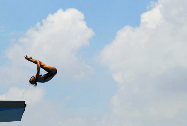 Divers compete in Shanghai