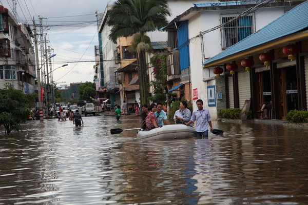 Downpour traps residents in SW China county