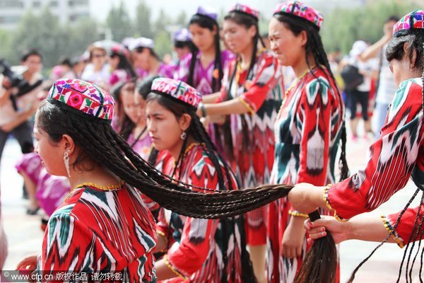 Hair-braiding competition in Xinjiang