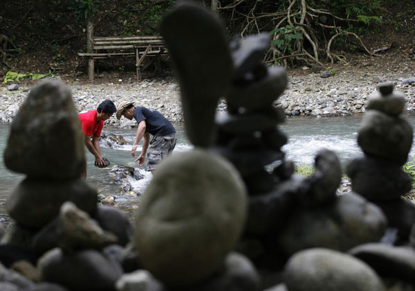 Rock balancing