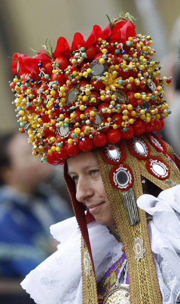 Oktoberfest parade starts in Munich