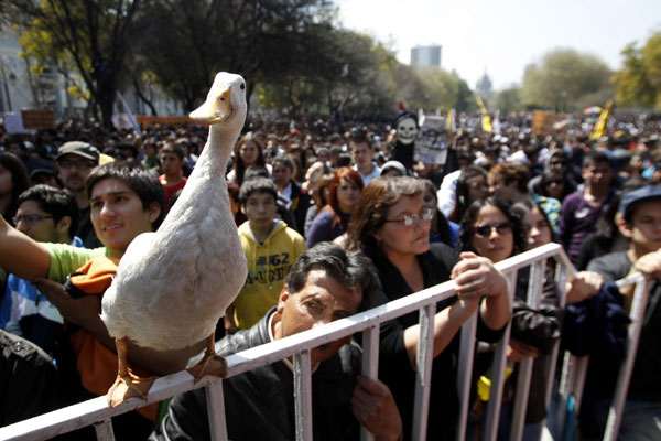 Chile: Students riot demanding education reform