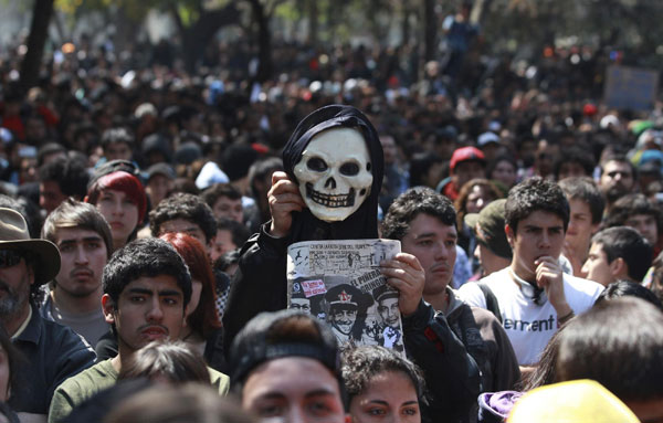 Chile: Students riot demanding education reform