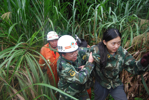 Trapped tourists rescued in East China