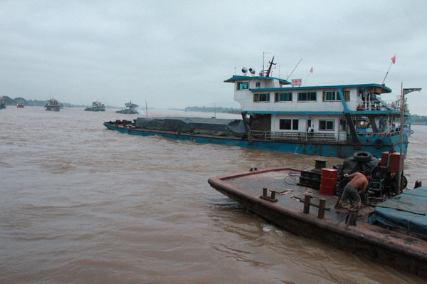 Sailors stranded in Thailand return to China