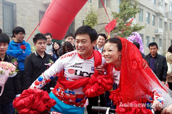 Wedding on bicycles