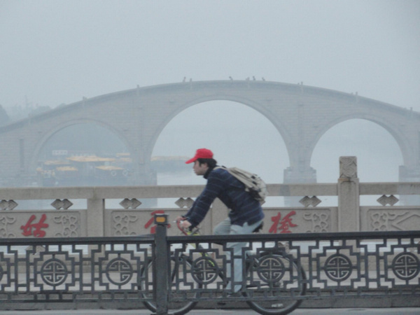 Dense fog shrouds E China