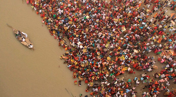 Hindu devotees pray to Sun god