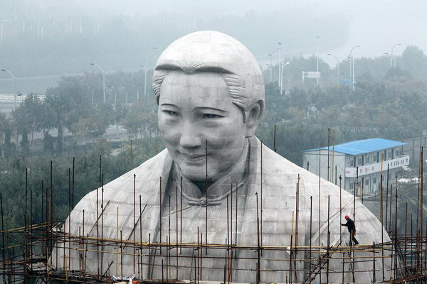 Soong Ching Ling statue going up in C China