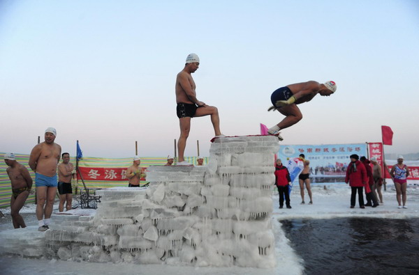 Harbin swimmers prepare for a cooling off