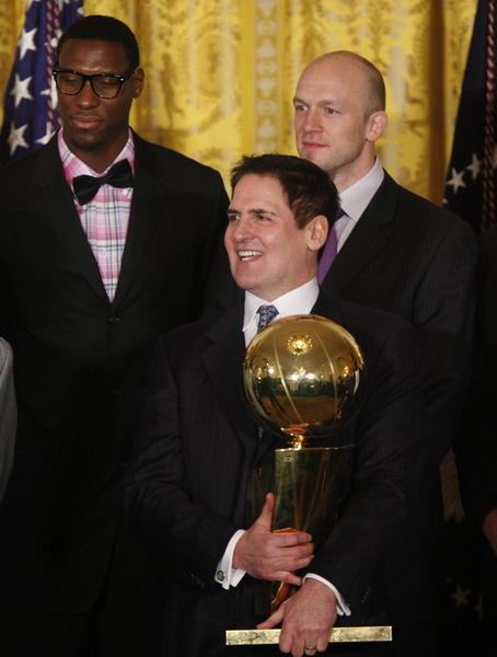 Obama hosts Mavs at White House