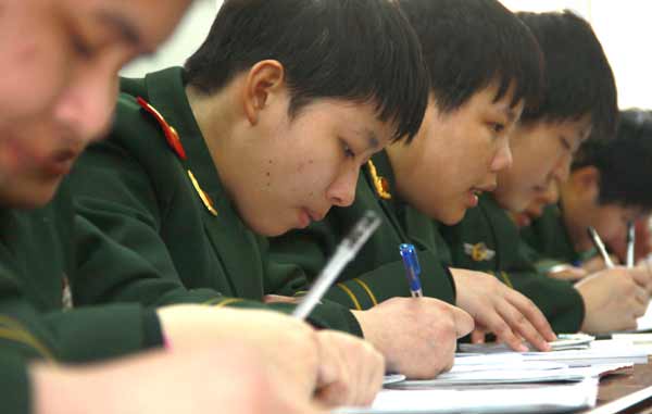 Soldiers in E China compete for Women’s Day