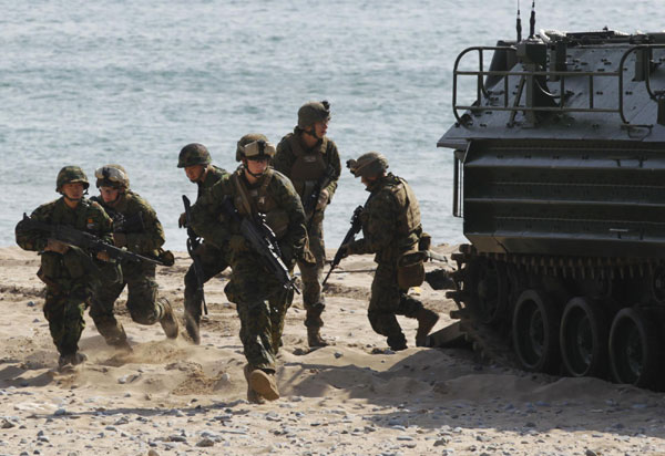 ROK, US carry out joint landing drill