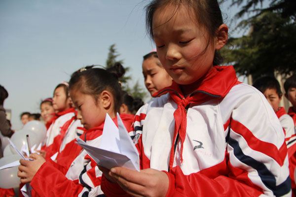 Students make paper cranes to honor martyrs