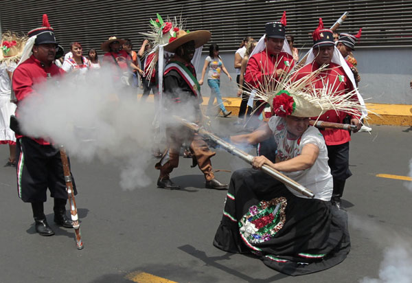 Mexicans re-enact battle with France