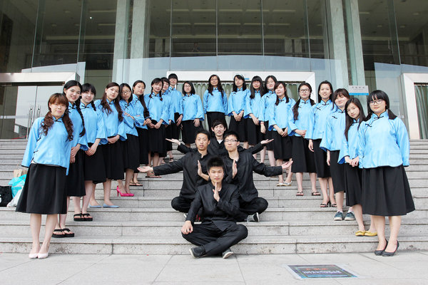 Strike a pose at graduation time