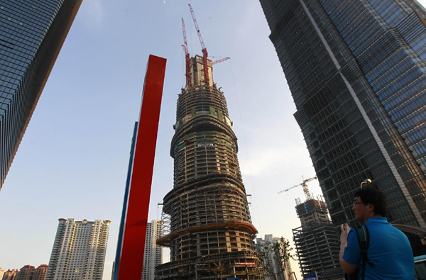 Shanghai Tower reaches 300 meters