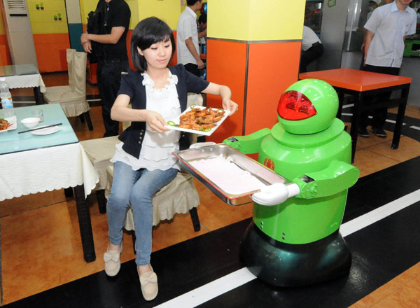 City opens robot-themed restaurant