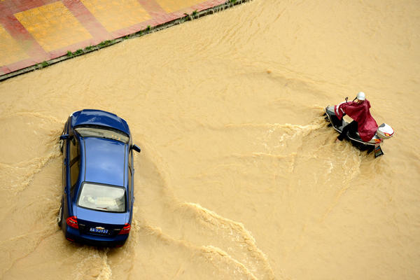 Torrential rain floods East China city