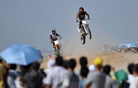 Motorcycles race through desert in NW China