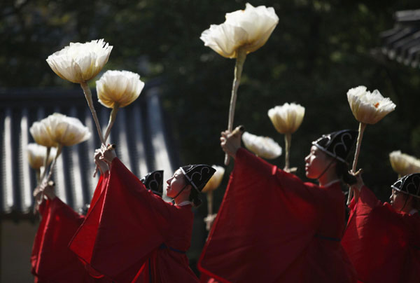 S. Korean students memorize philosopher Confucius