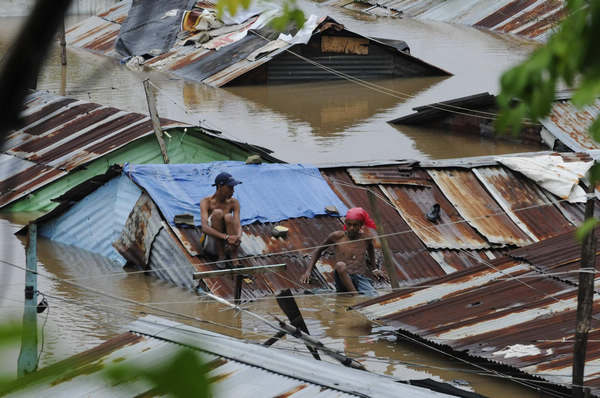 Hurricane Sandy crosses Caribbean Sea