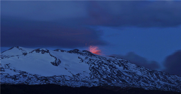 Volcano erupts on Chilean-Argentina border