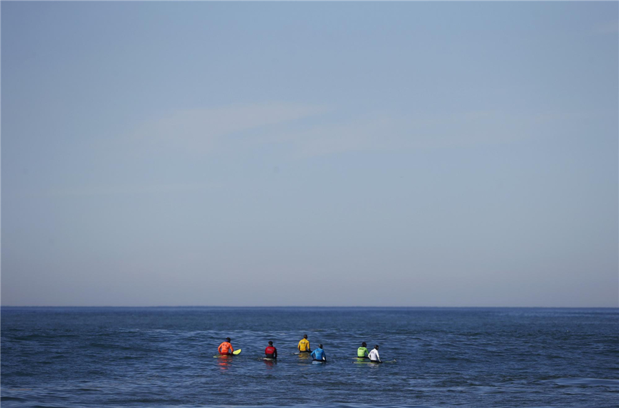 Surfing competition held in Calif.