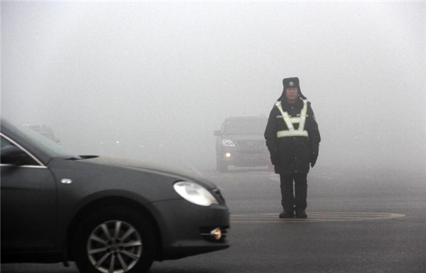 Fog shrouds China's cities