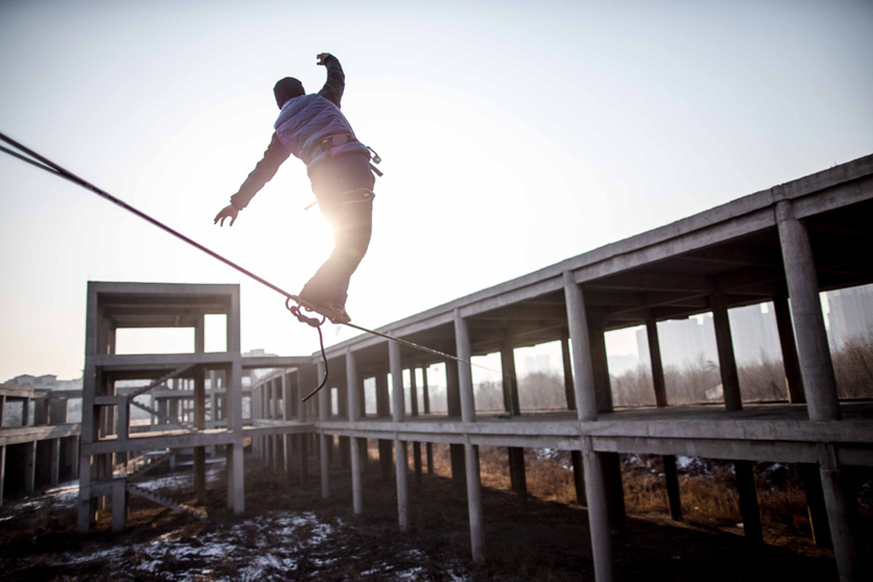 Dizzy trend of tightrope walking