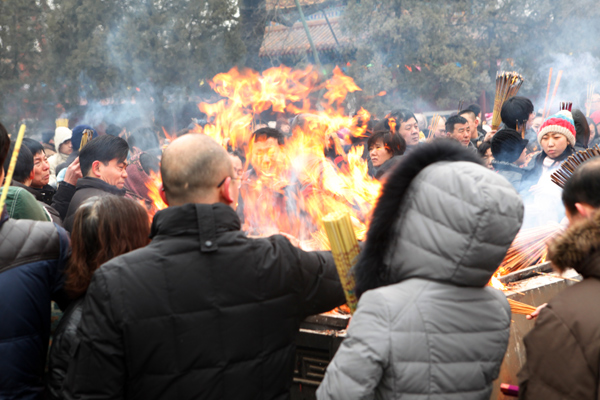 Pray for good fortune in Year of the Snake