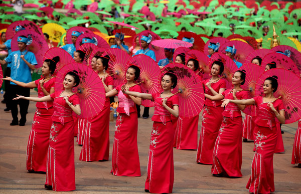 Water Splashing Festival marked in SW China