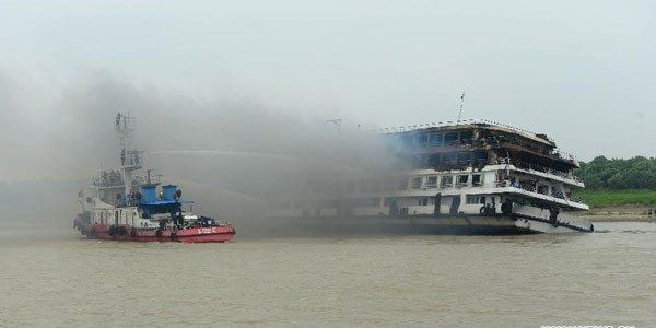 Leisure boat caught on fire in Wuhan