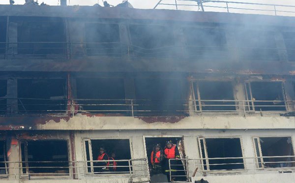 Leisure boat caught on fire in Wuhan