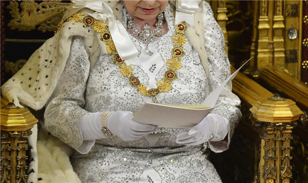 Queen Elizabeth opens Parliament