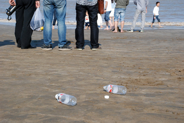 Uncivilized behavior by Chinese tourists