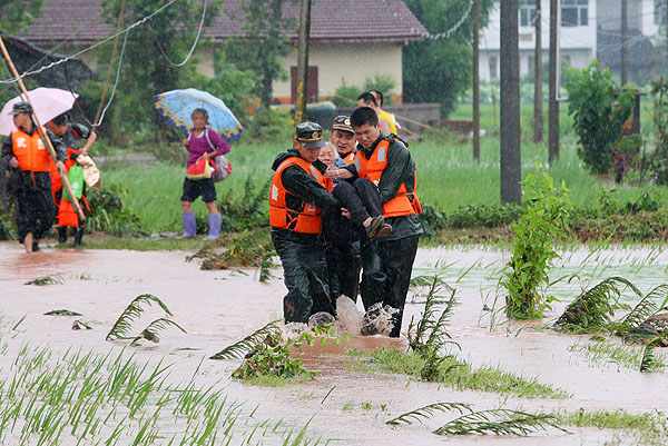 Cleanup begins following deadly floods