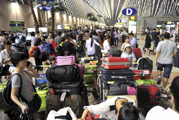 Storm strands passengers at Shanghai airports