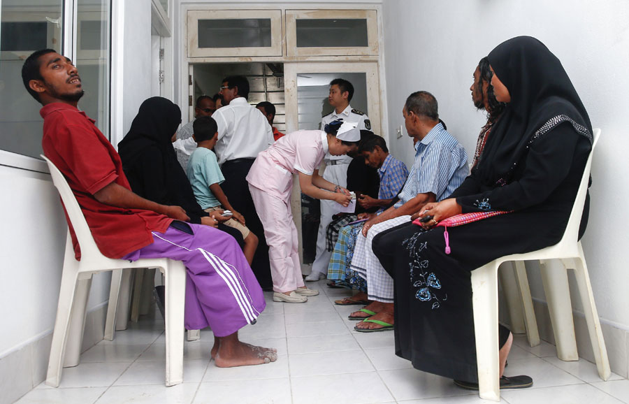 Hospital ship Peace Ark stops in Maldives