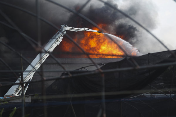 Fire in S China takes down food warehouses